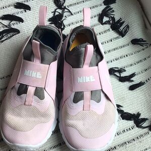 Girls NIKE slip on shoes